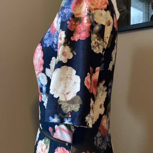 Forever 21 Floral Dress with Zipper detail - Picture 5 of 6